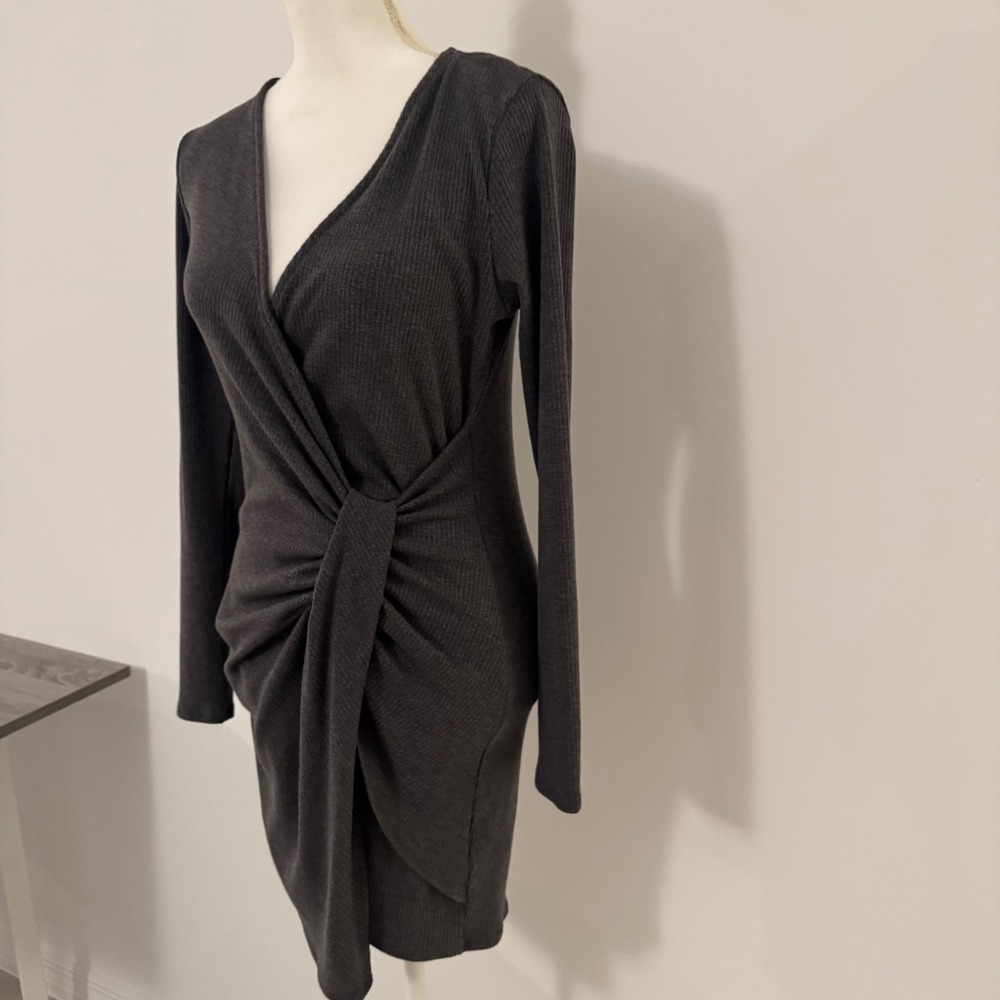 VICI Charcoal Grey Ribbed Long Sleeve Knot Front V-Neck Mini Dress Medium - Picture 3 of 11